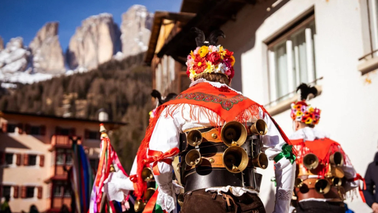 A Cultural Celebration Through Bavarian Festival Clothing